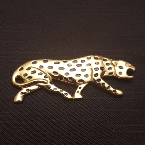 BOLD Elegance Jewelry - Elegant Goldtone Leopard Brooch